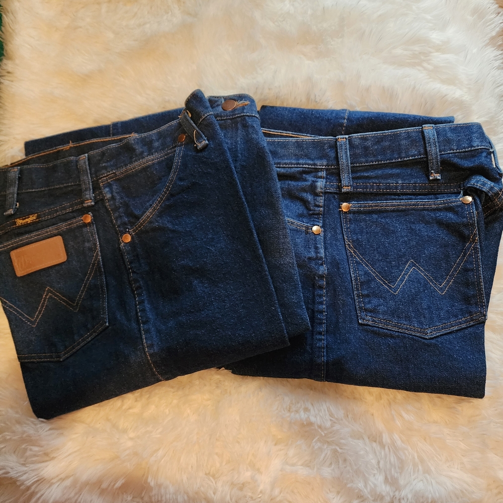 Classic Wrangler Blue Jeans 32x36 Set Of Two